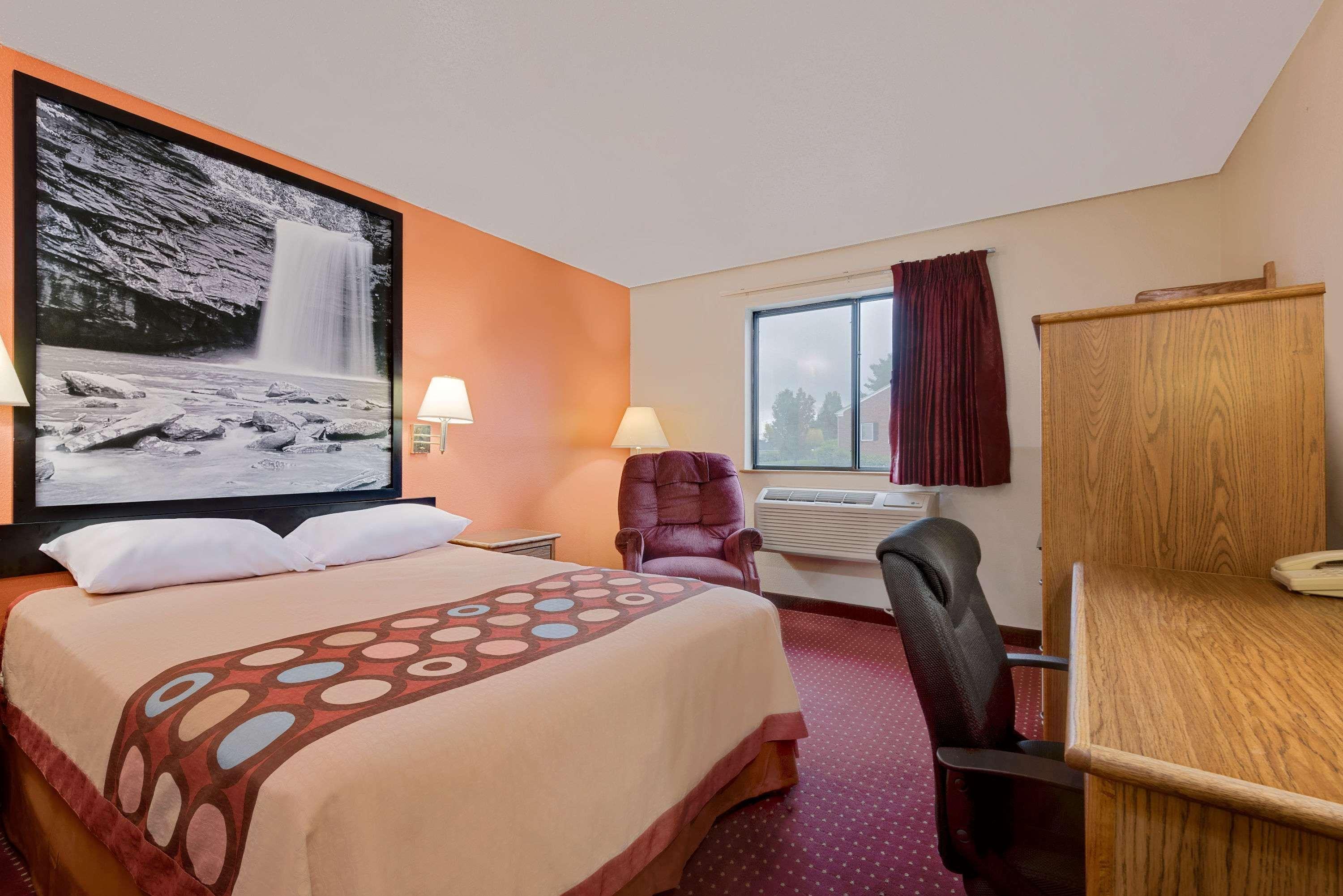 Super 8 Martinsburg Hotell Exteriör bild
